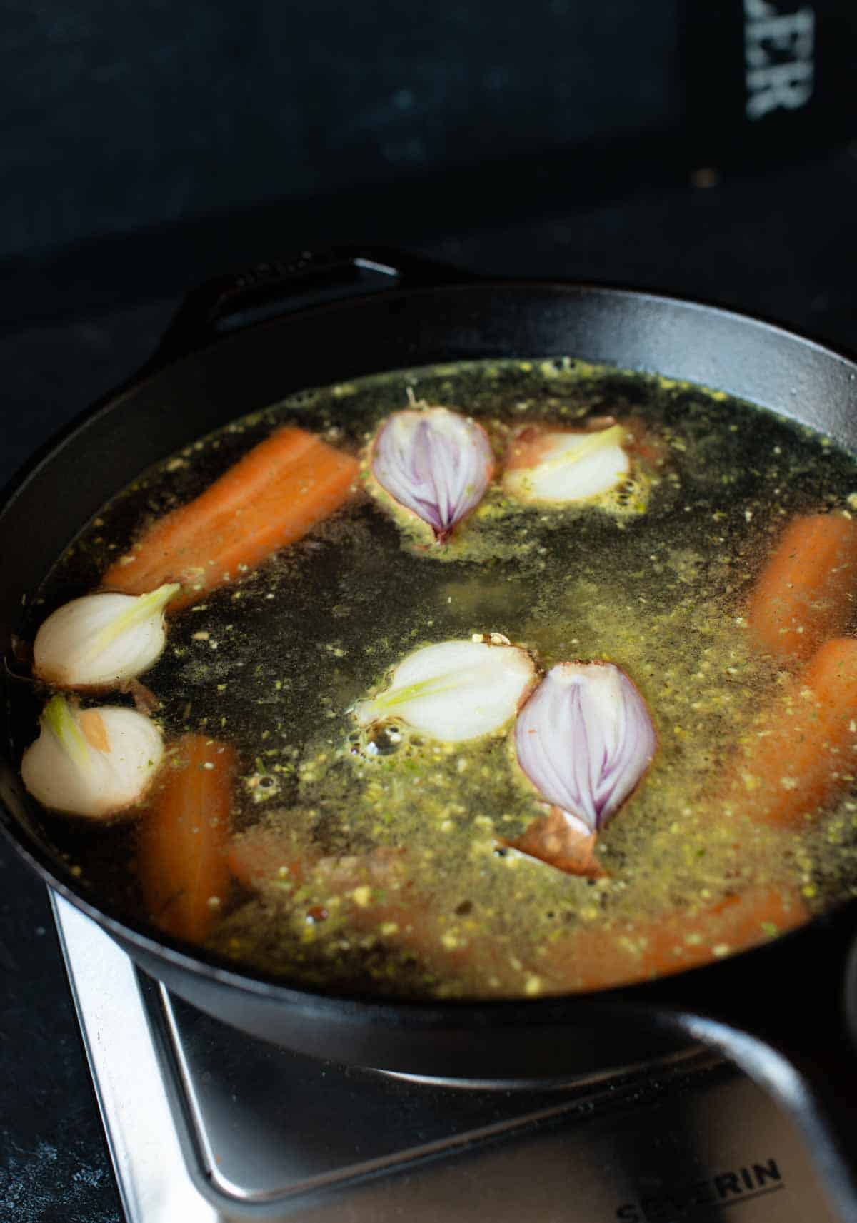 picture of a pan filled with vegetable stock