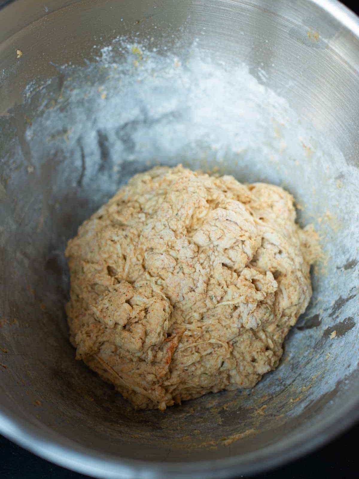 Das Bild zeigt den Seitan mit den Gewürzen.