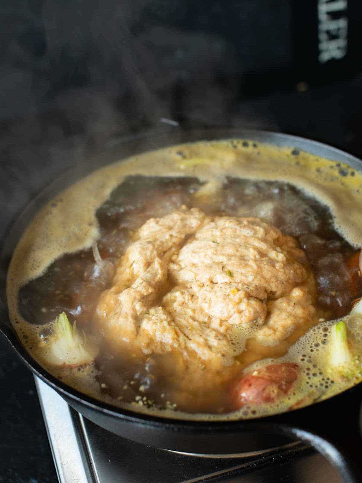 das Bild zeigt den Teig während den Kochen.