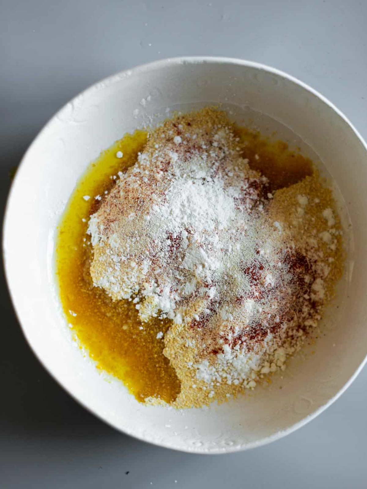 Das Bild zeigt den ersten Schritt bei der Zubereitung der Kichererbsen-Schnitzel.