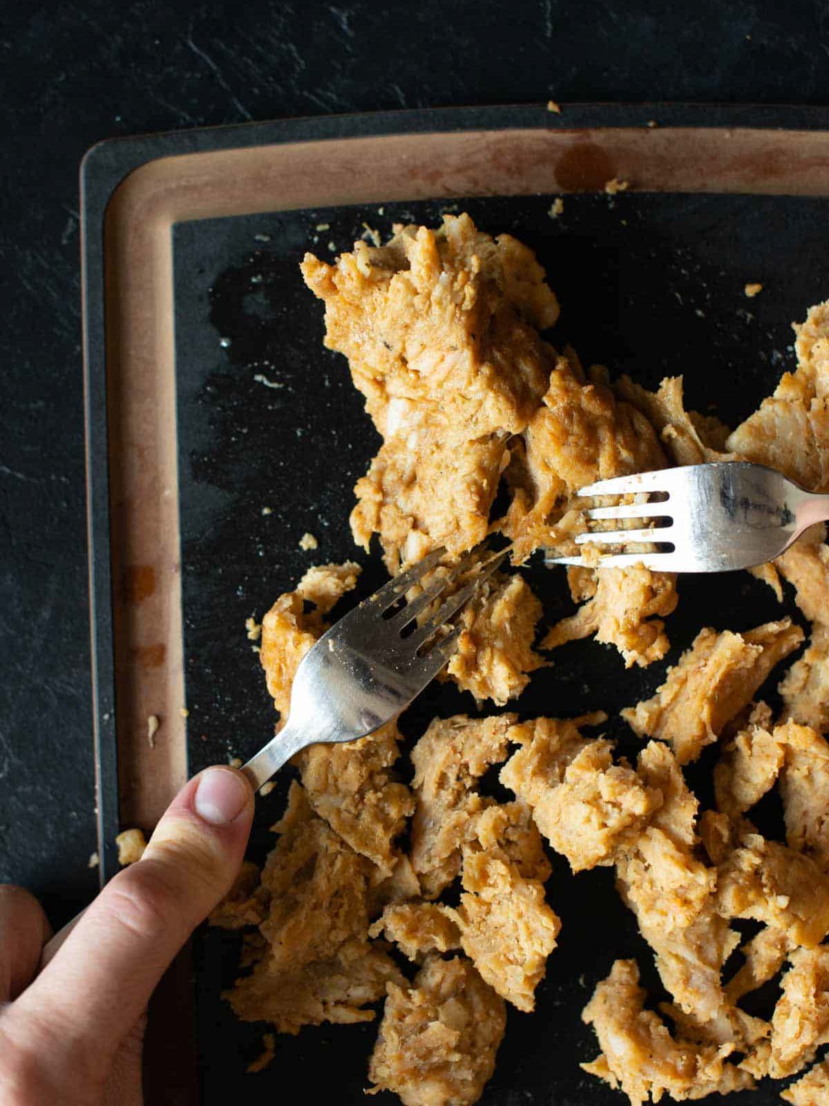 this image shows how th shred seitan once cooked.