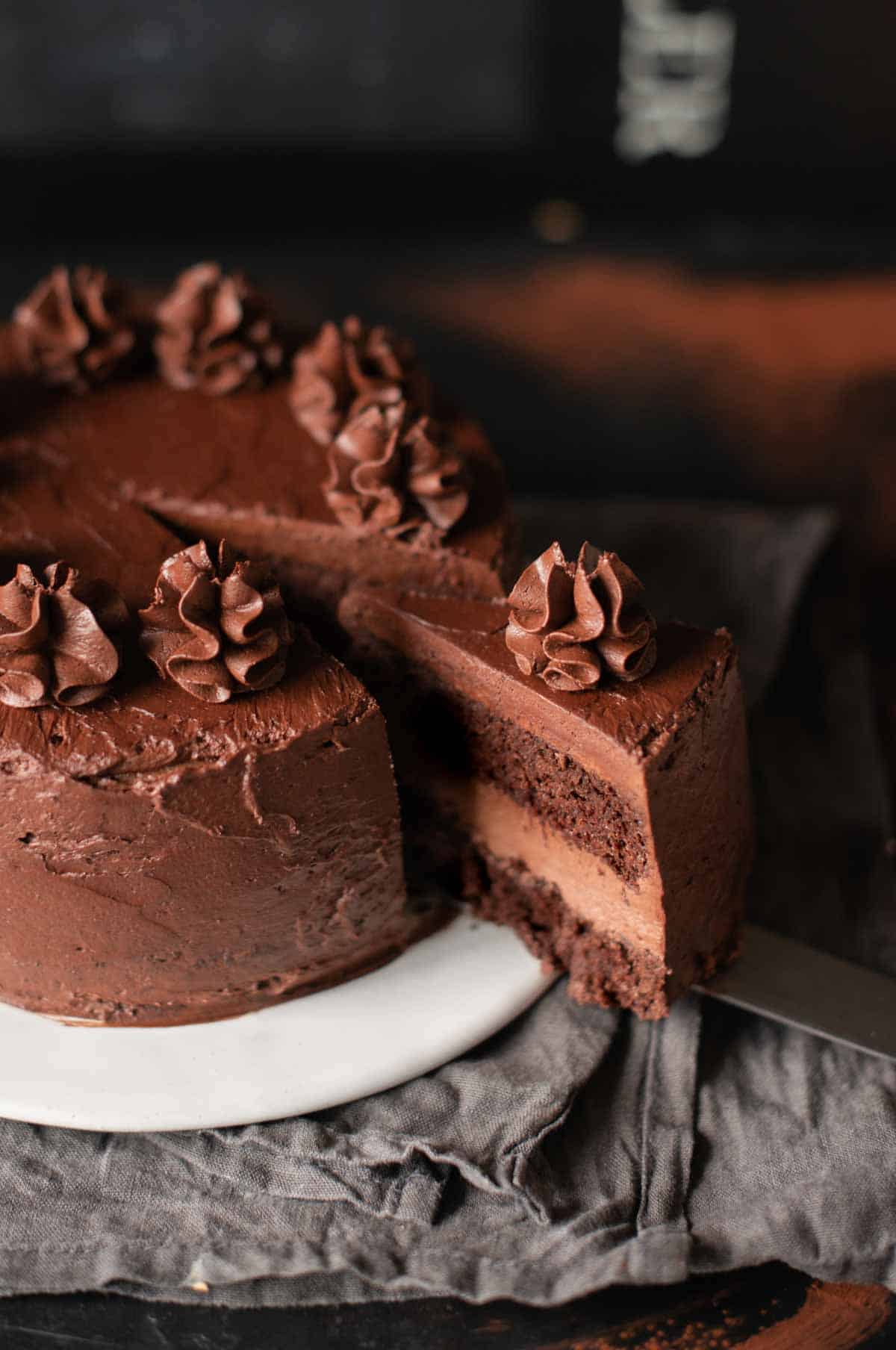 Veganer Schokokuchen auf einem Teller