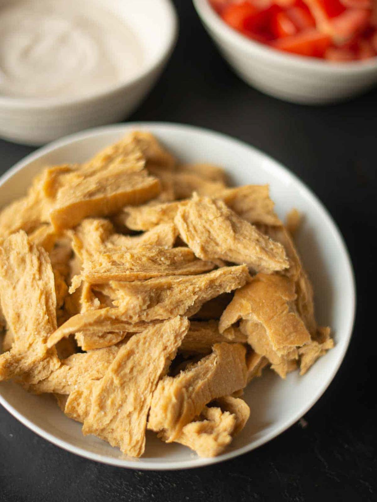 the image shows vegan chicken into a bowl.