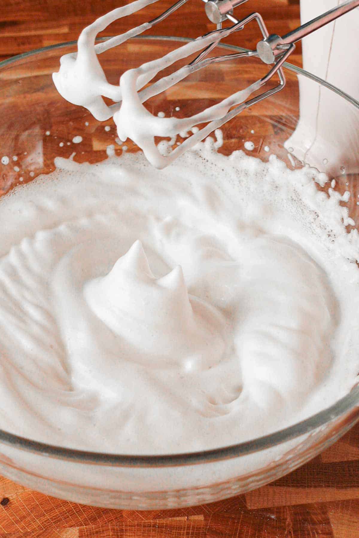 Bild: aufgeschlagenes Aquafaba