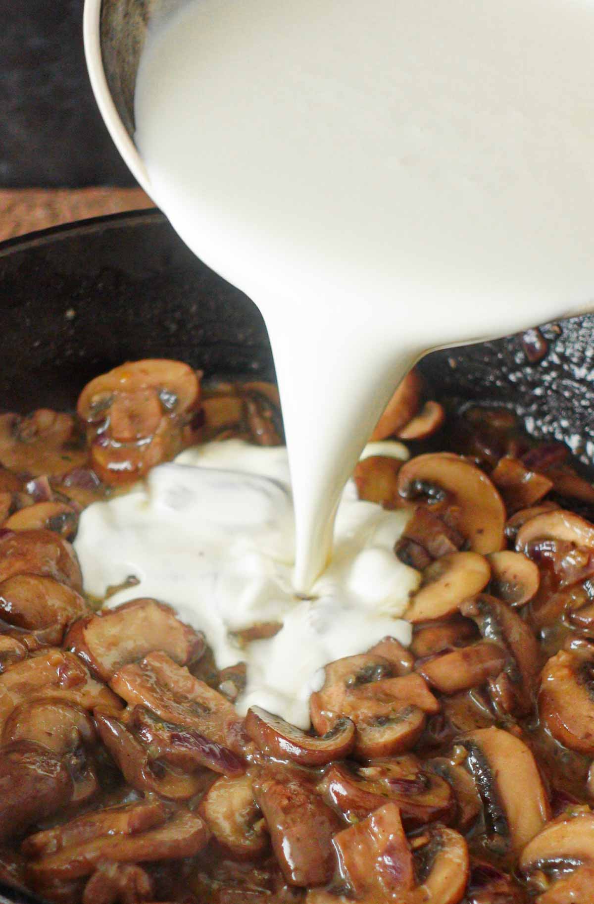 image: vegan mushroom sauce