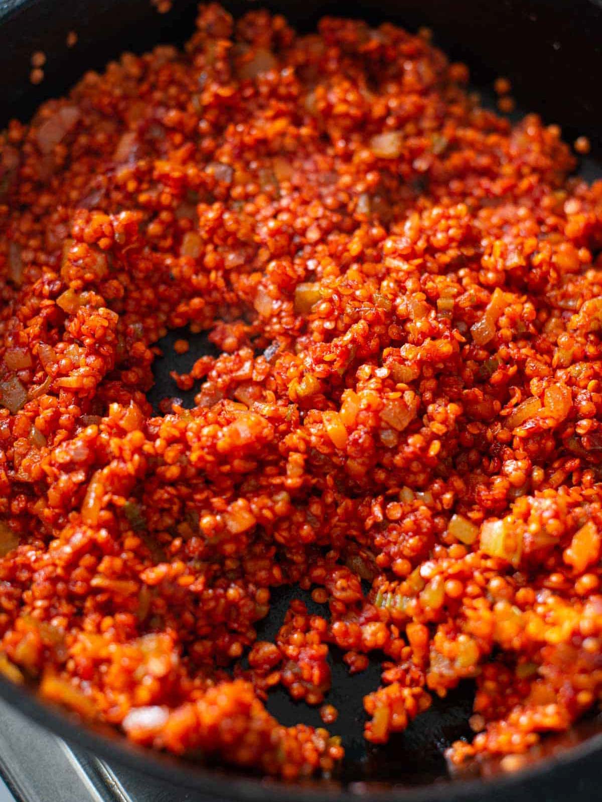 Das Bild zeigt die Bolognese bevor das Wein dazugegeben wird.