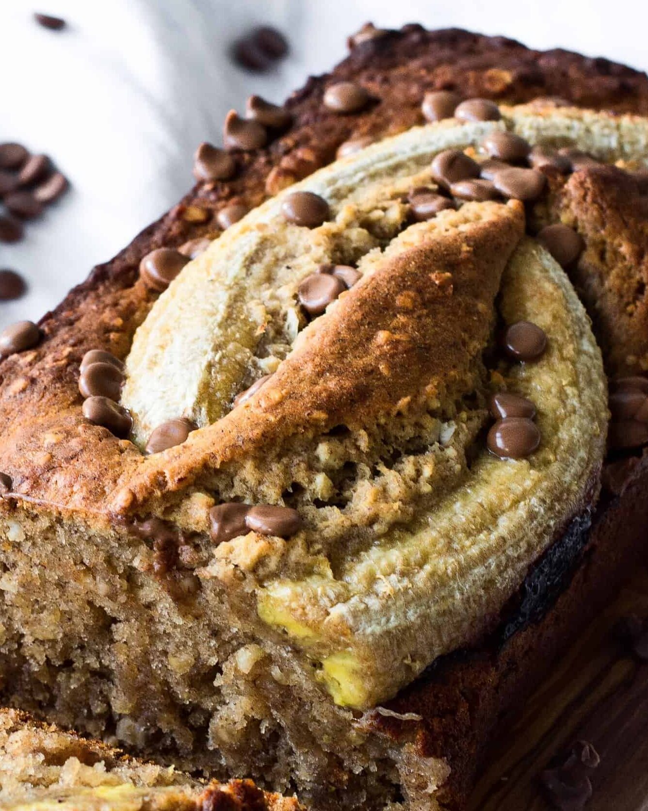 Bananenbrot mit Schokolade getoppt