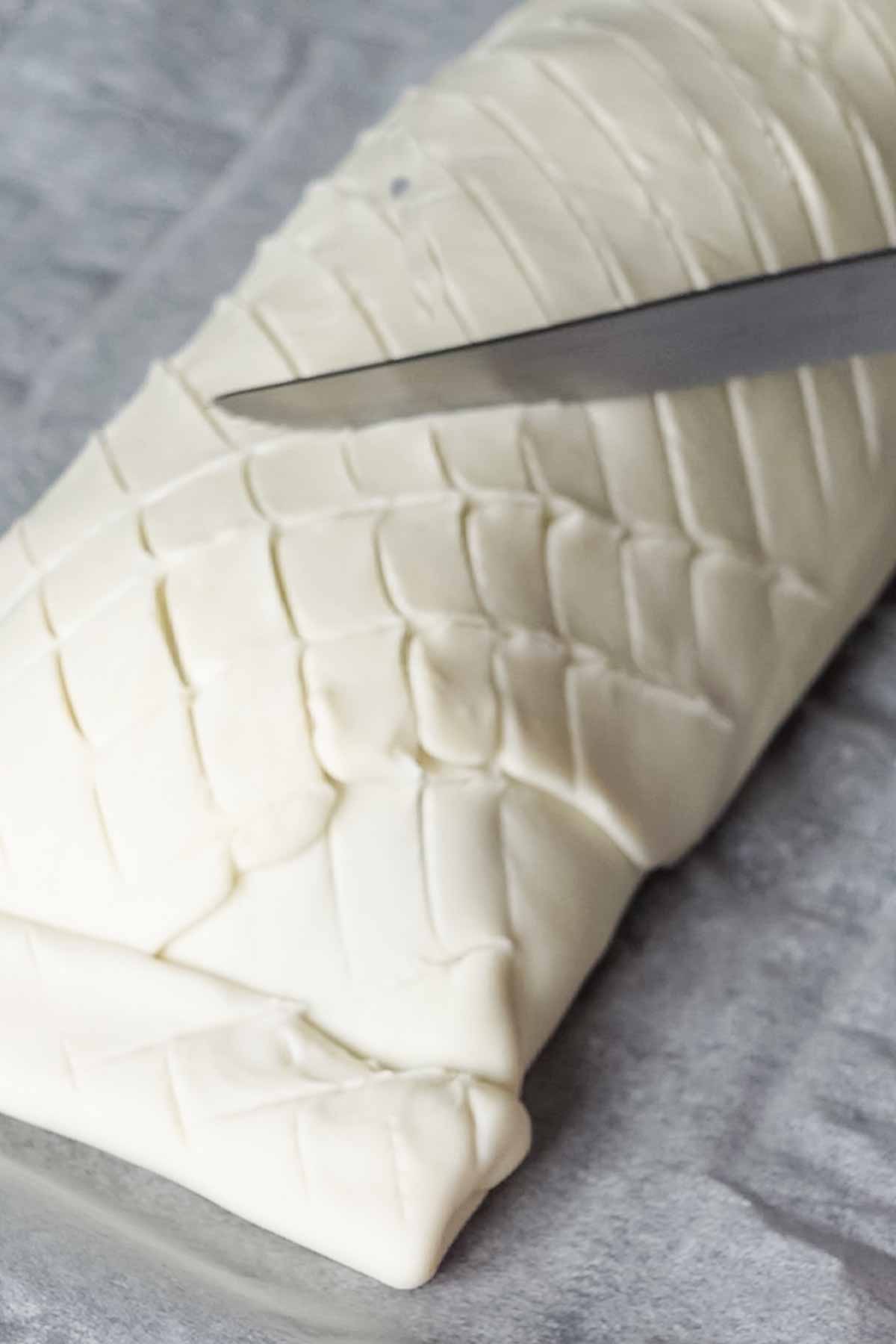 decorating the puff pastry with a sharp knife