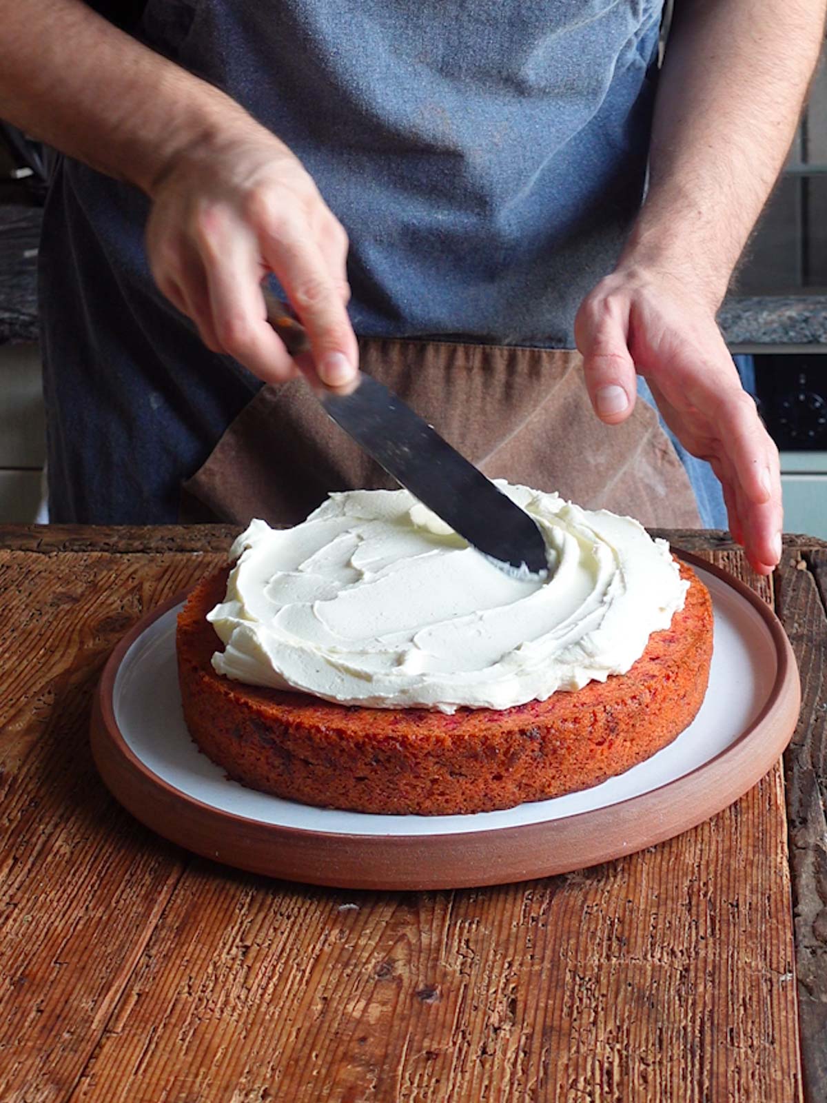 Rote Bete Kuchen mit dem veganen Frischkäse-Topping